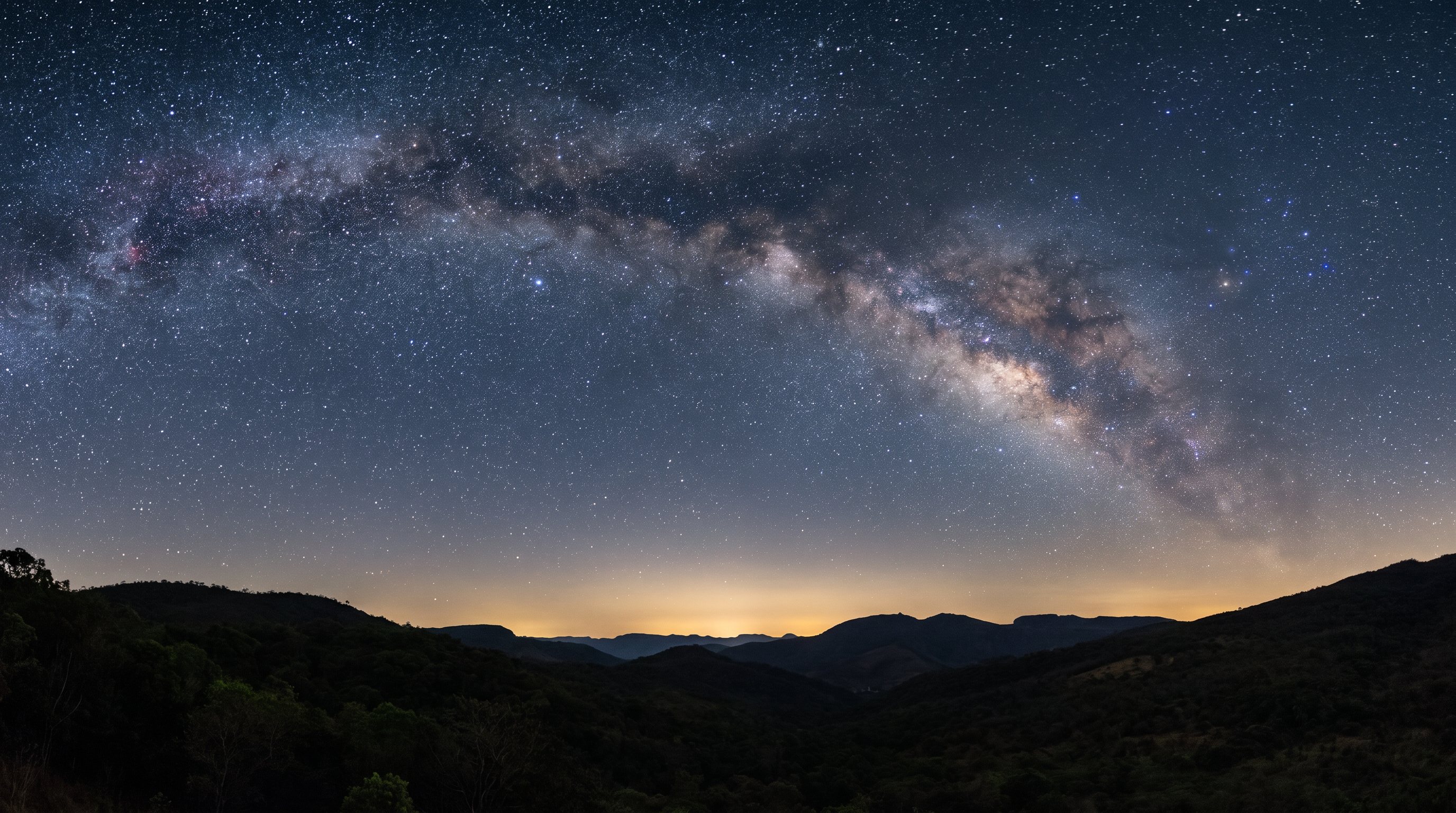 Céu estrelado sobre a Serra dos Pireneus